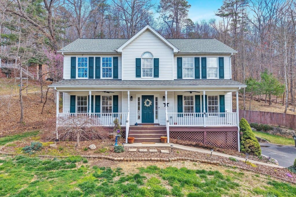 4 bedroom house for sale at 2540 Blue Ridge Springs Rd Blue Ridge - $499,950