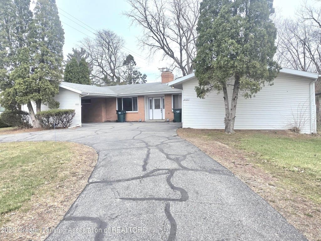 multi-family for sale at 2100 Wood St Lansing - $250,000