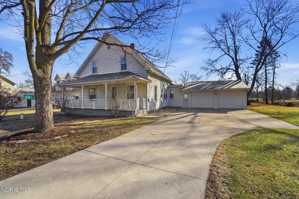 3 bedroom house for sale at 5910 N Berkey Southern Rd Berkey - $189,900