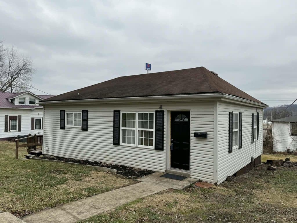 2 bedroom house for sale at 903 Honeysuckle Ln Catlettsburg - $79,900