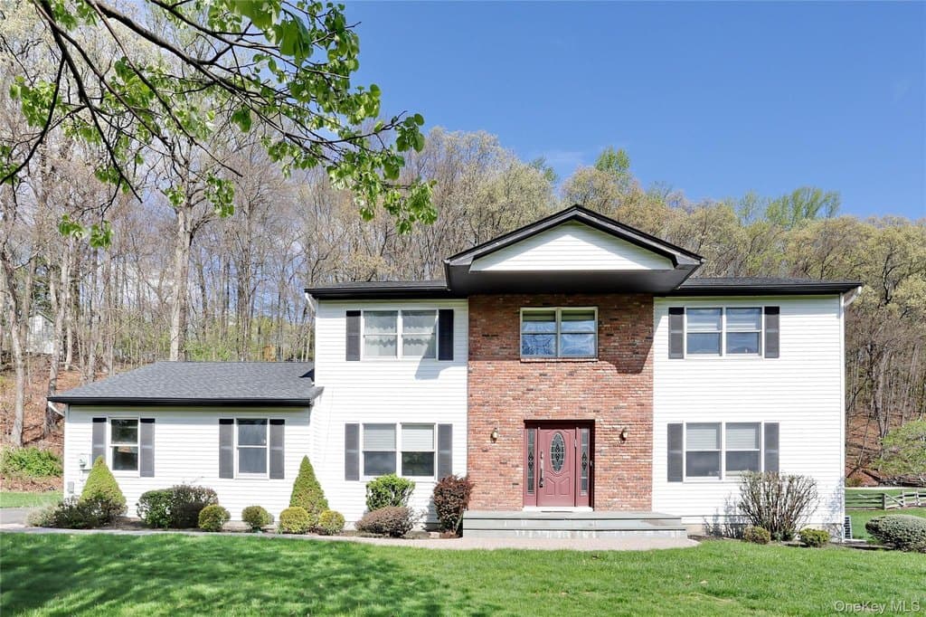 8 bedroom house for sale at 24 Park Ave Airmont - $1,600,000