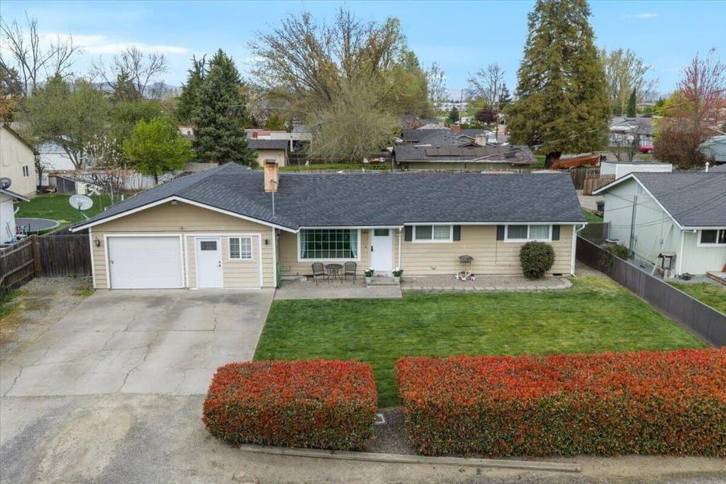 4 bedroom house for sale at 2480 Thorn Oak Dr Medford - $365,000