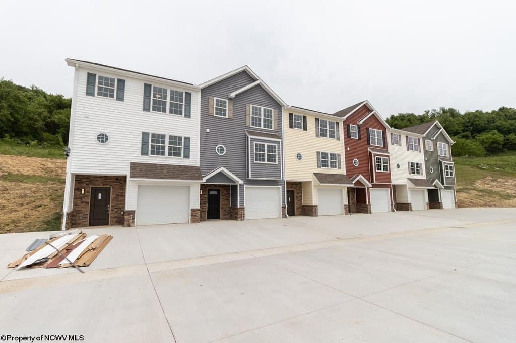 4 bedroom townhouse for sale at 105 Northern Heights Dr Unit 105 Clarksburg 26301 - $210,000