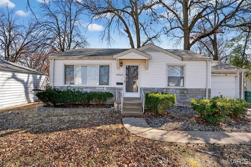 2 bedroom house for sale at 10522 Byfield Dr Bellefontaine Neighbors - $99,900