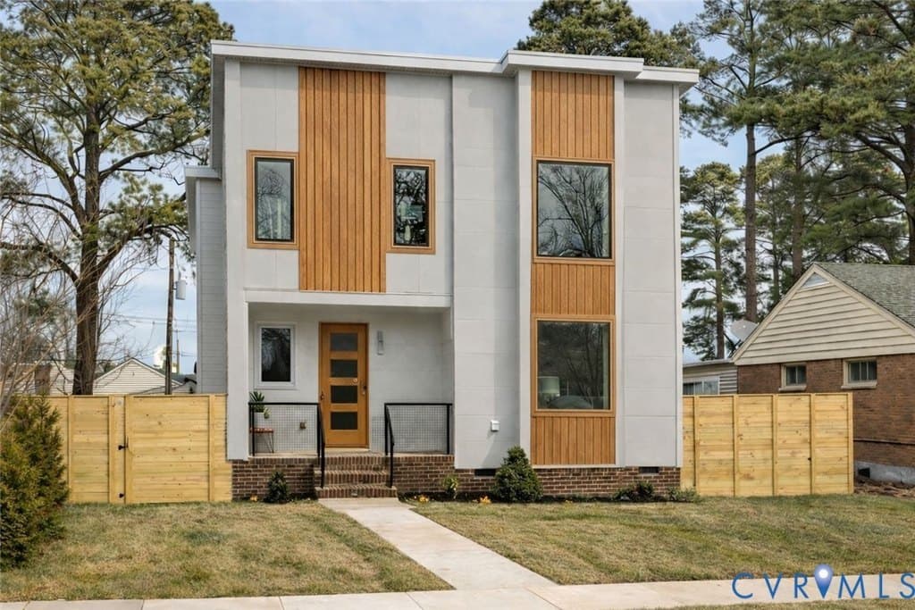 3 bedroom house for sale at 4812 Augusta Ave Richmond - $924,990