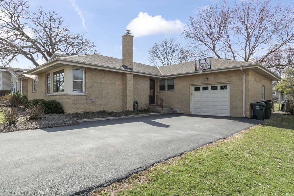 3 bedroom house for sale at 330 S Oak St Palatine 60067 - $435,000