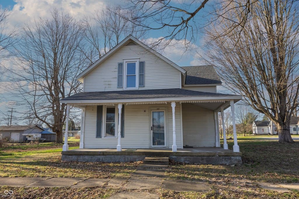 3 bedroom house for sale at 107 W Garfield St Waynetown - $169,000