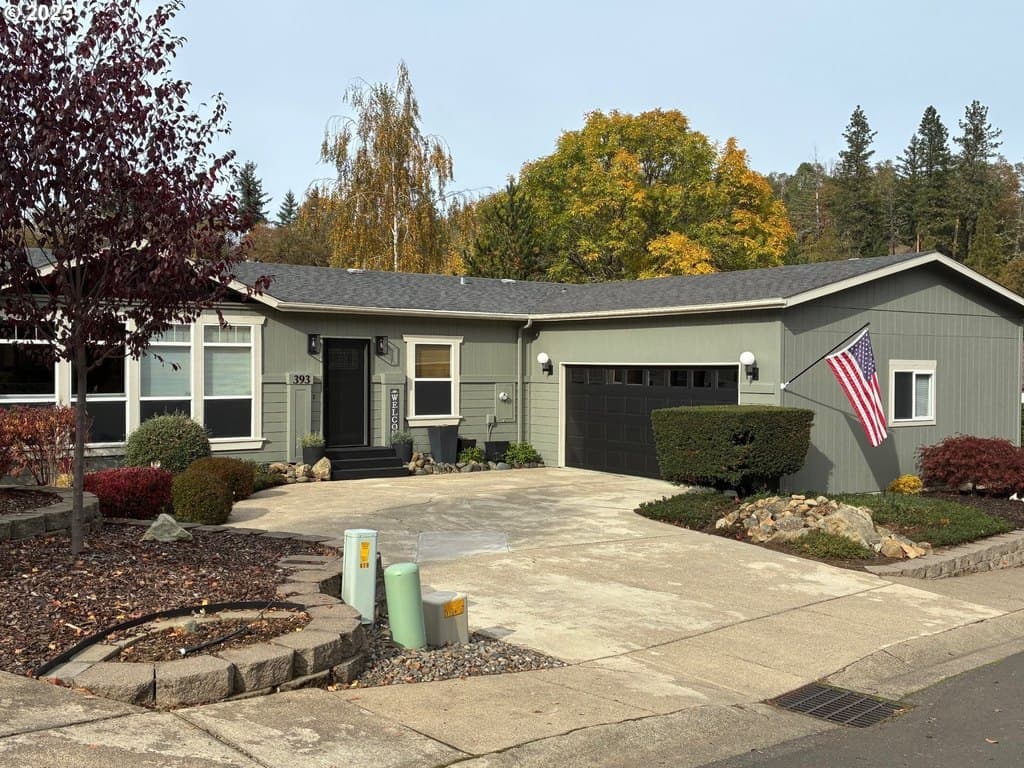 3 bedroom mobile home for sale at 393 Knoll Terrace Dr Canyonville - $220,000