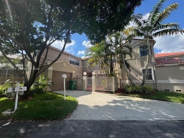3 bedroom townhouse for sale at 10944 Neptune Dr Hollywood 33026 - $459,000