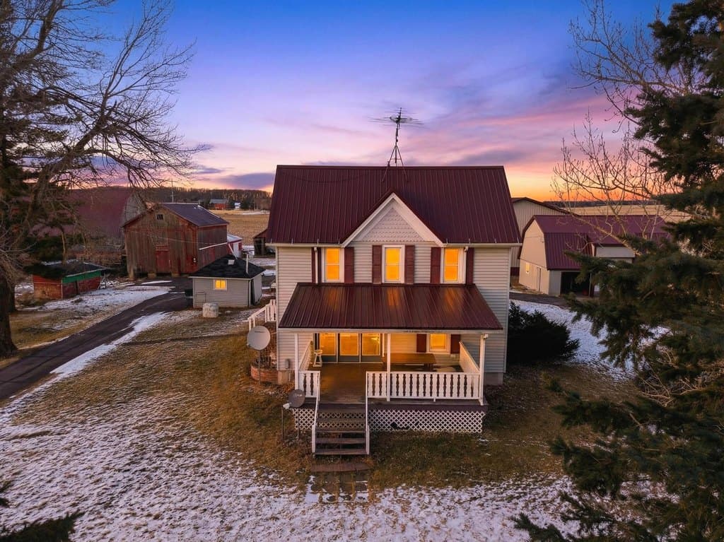 4 bedroom house for sale at W12881 Sheldon Rd Brandon - $375,000