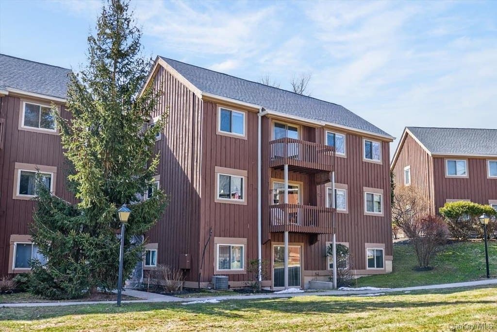 2 bedroom coop for sale at 135 Sterling St Unit 135 Beacon - $245,000