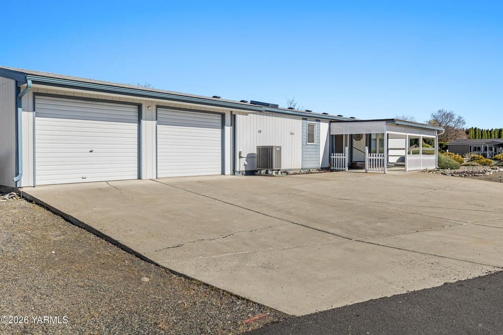 3 bedroom mobile home for sale at 3701 Gun Club Rd Unit 69 Yakima - $239,500