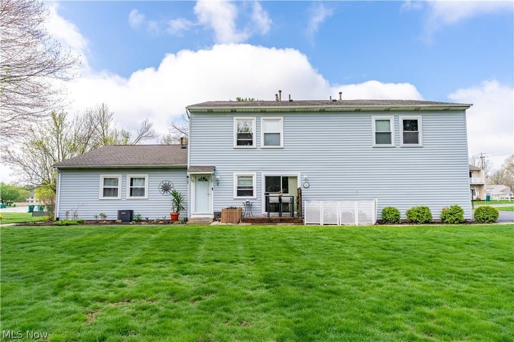 2 bedroom condo for sale at 2491 Royal County Down Apt C Uniontown 44685 - $145,000