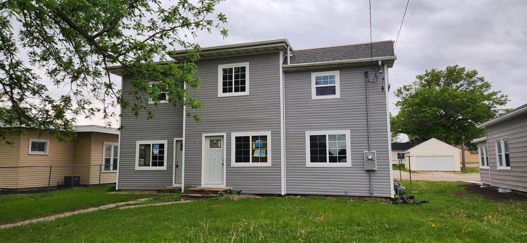 multi-family for sale at 406-408 Gladys St Waterloo 50702 - $109,000