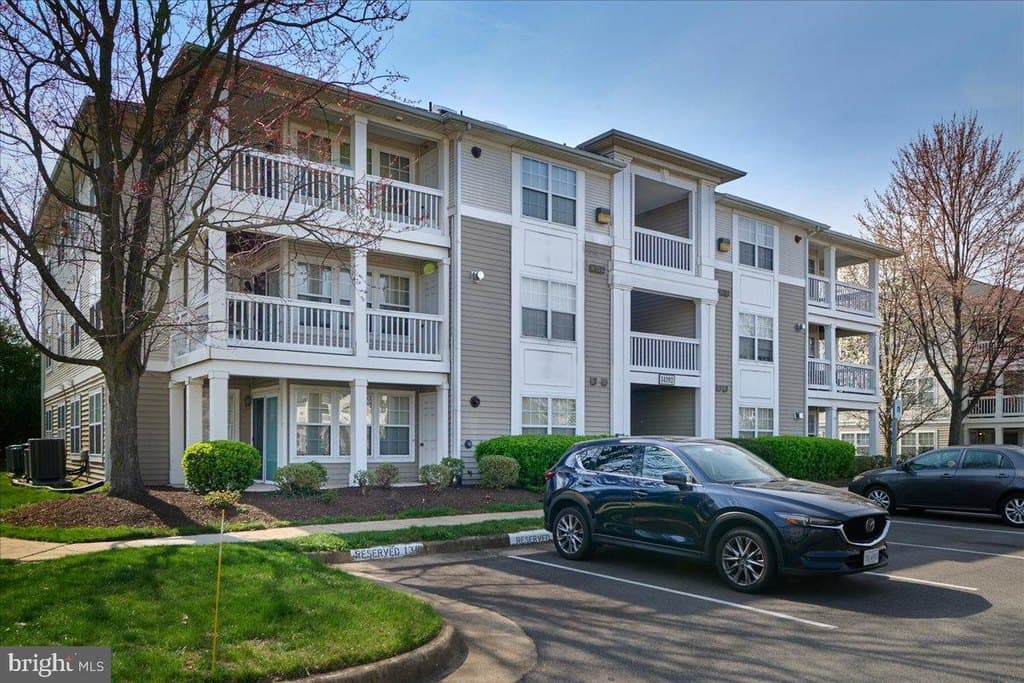 3 bedroom condo for sale at 14192 Cuddy Loop Apt 102 Dale City 22193 - $329,900