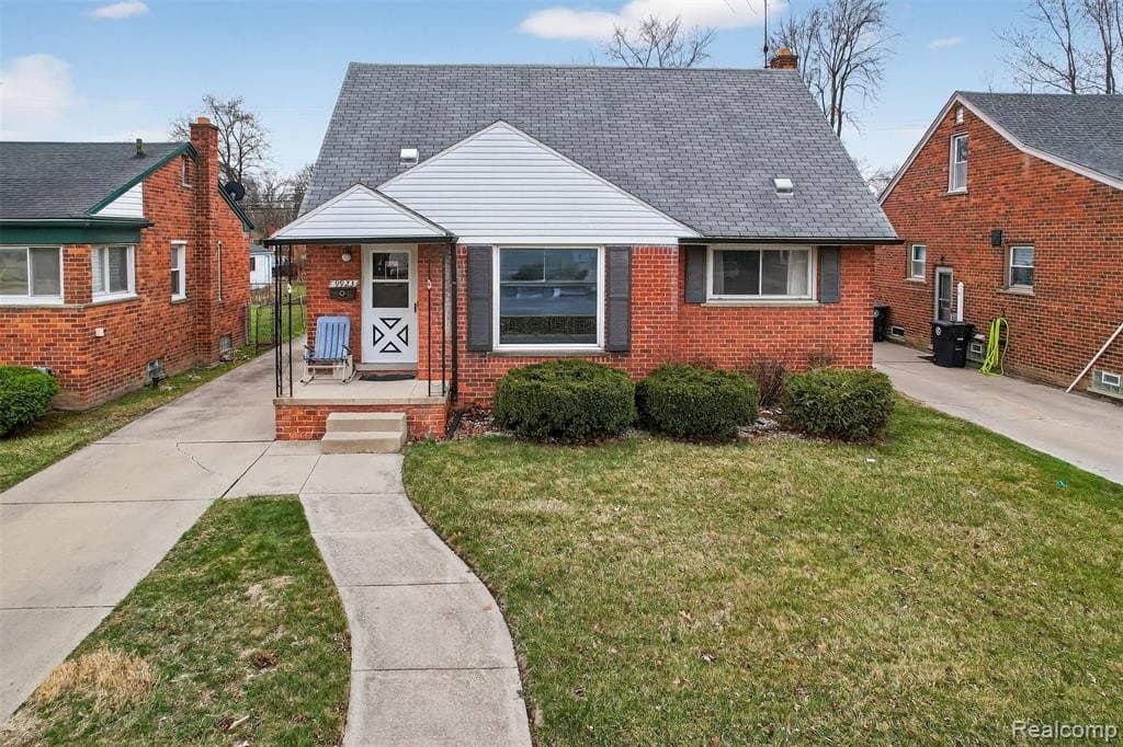 3 bedroom house for sale at 9923 Inkster Rd Livonia 48150 - $219,900