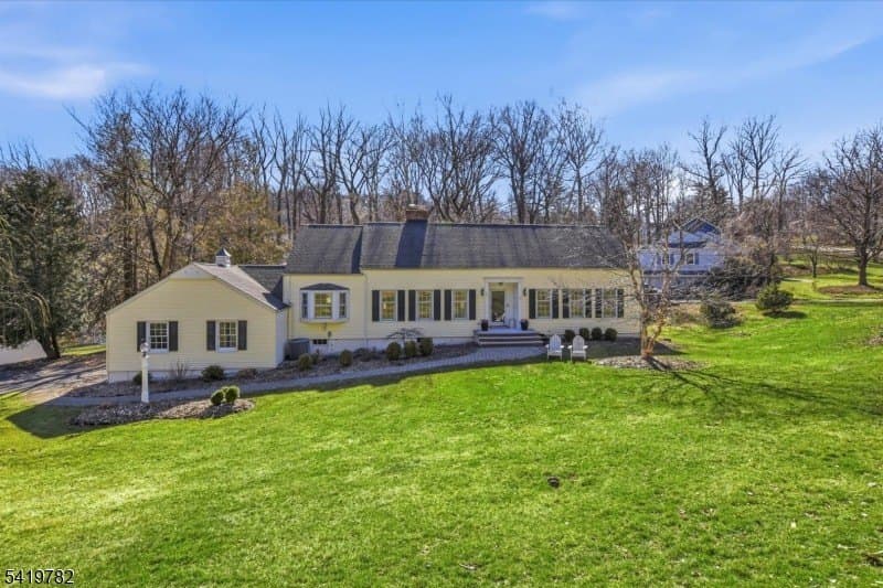 5 bedroom house for sale at 20 Fieldstone Dr Morristown 07960 - $1,150,000