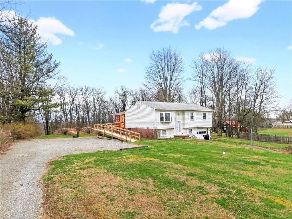 3 bedroom house for sale at 782 Foxwood Rd Big Beaver - $250,000