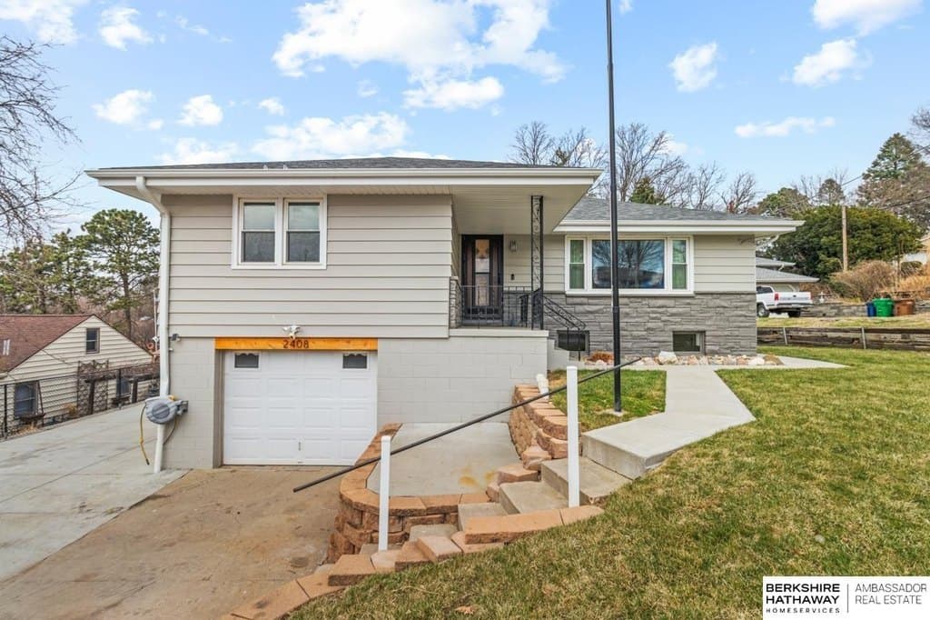 3 bedroom house for sale at 2408 Chandler Rd E Bellevue - $290,000