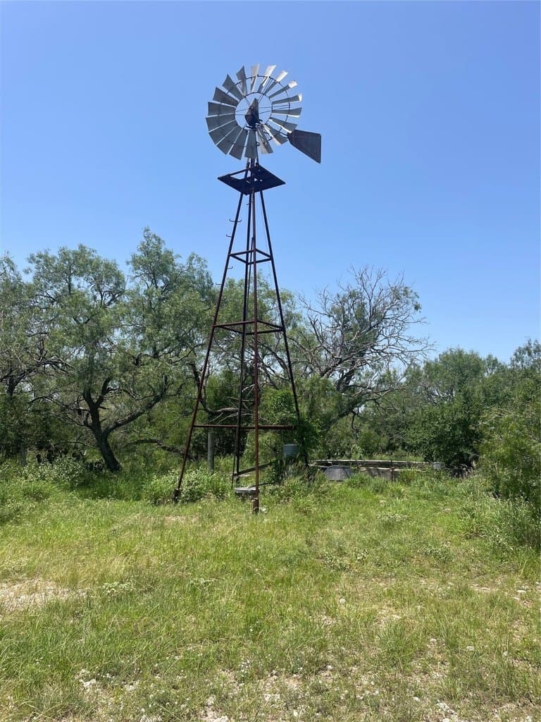 5 bedroom farm for sale at County Road 315 Benavides - $2,203,650