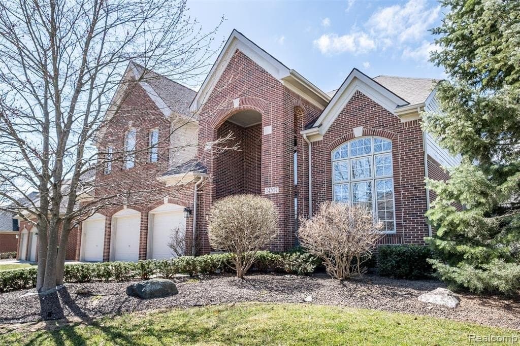 4 bedroom house for sale at 24527 Perceval Ln Novi 48375 - $850,000