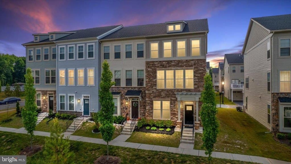 3 bedroom townhouse for sale at 7210 Hartley Ln Pasadena 21060 - $515,000
