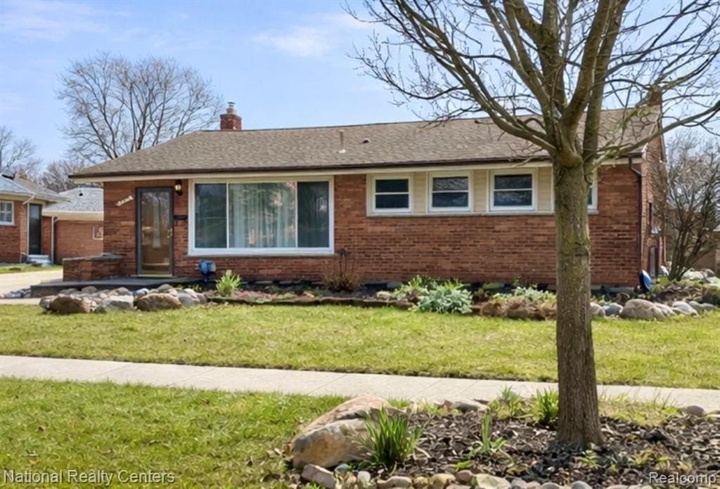 3 bedroom house for sale at 35327 W Chicago St Livonia 48150 - $319,900