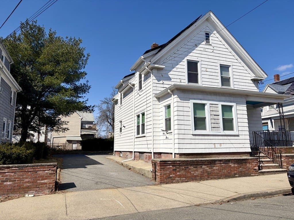 3 bedroom house for sale at 26 Kirtland St Lynn 01905 - $650,000