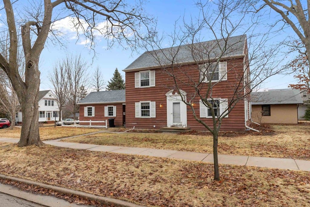 4 bedroom house for sale at 1 Brokaw Pl Appleton - $265,000