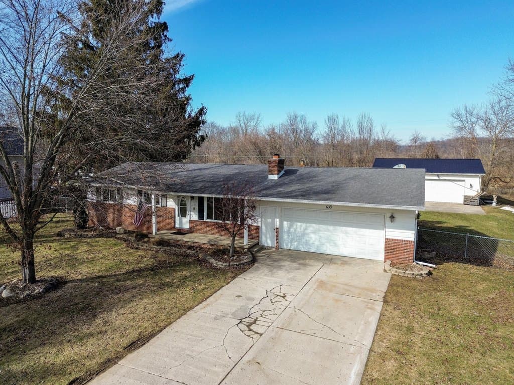 3 bedroom house for sale at 635 E Mill St Capac - $219,900