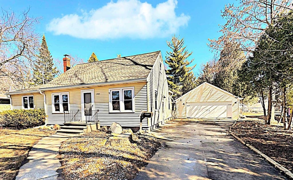 3 bedroom house for sale at 1702 S Perkins St Appleton - $279,000