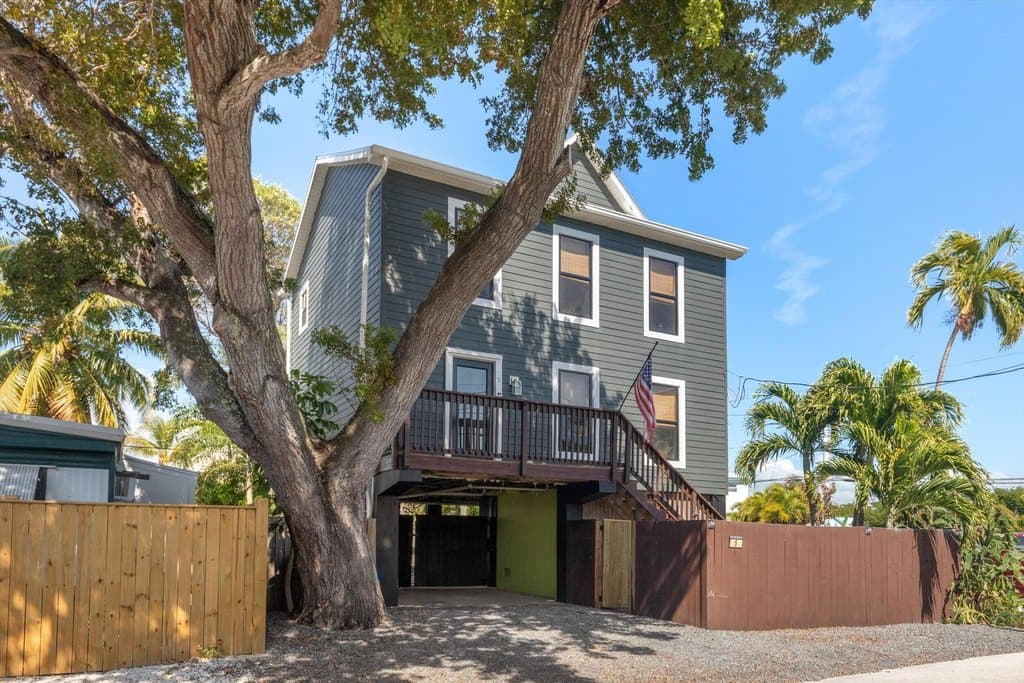 3 bedroom house for sale at 5 El Monte Ln Big Coppitt Key - $875,000