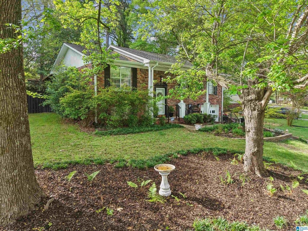 4 bedroom house for sale at 3009 Westview Dr Adamsville - $234,900
