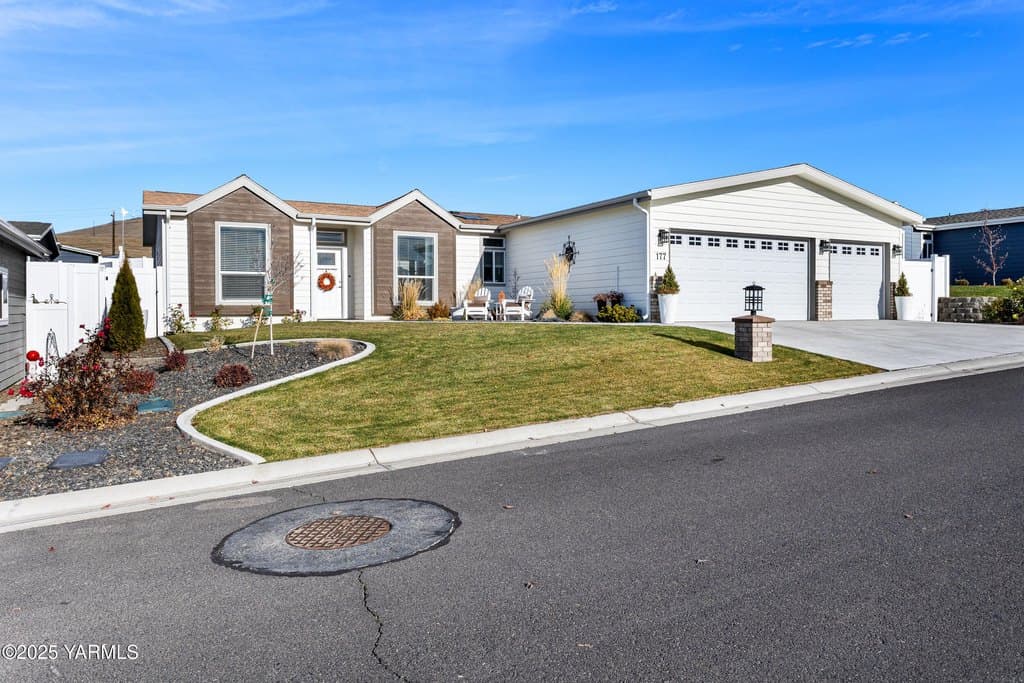 3 bedroom house for sale at 200 Bridle Way Unit 177 Yakima - $312,000