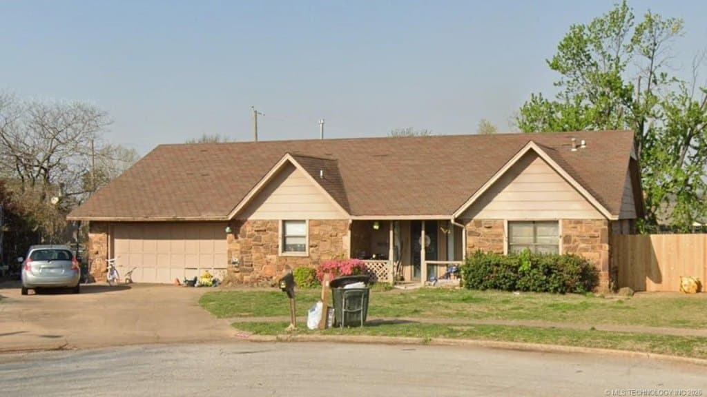 3 bedroom house for sale at 4924 S Greenan Ct Sand Springs 74063 - $195,000