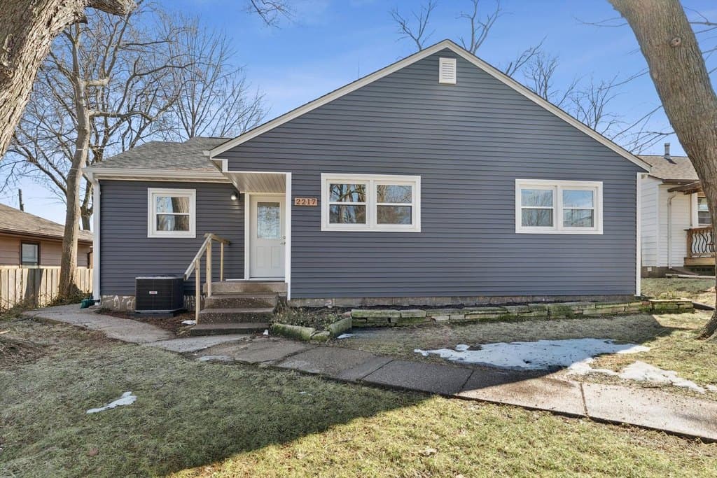 3 bedroom house for sale at 2217 W 13th St Davenport 52804 - $149,900