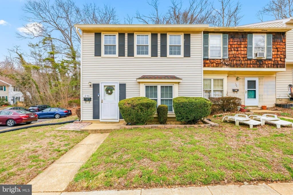 3 bedroom townhouse for sale at 1250 Stonewood Ct Arnold - $315,000