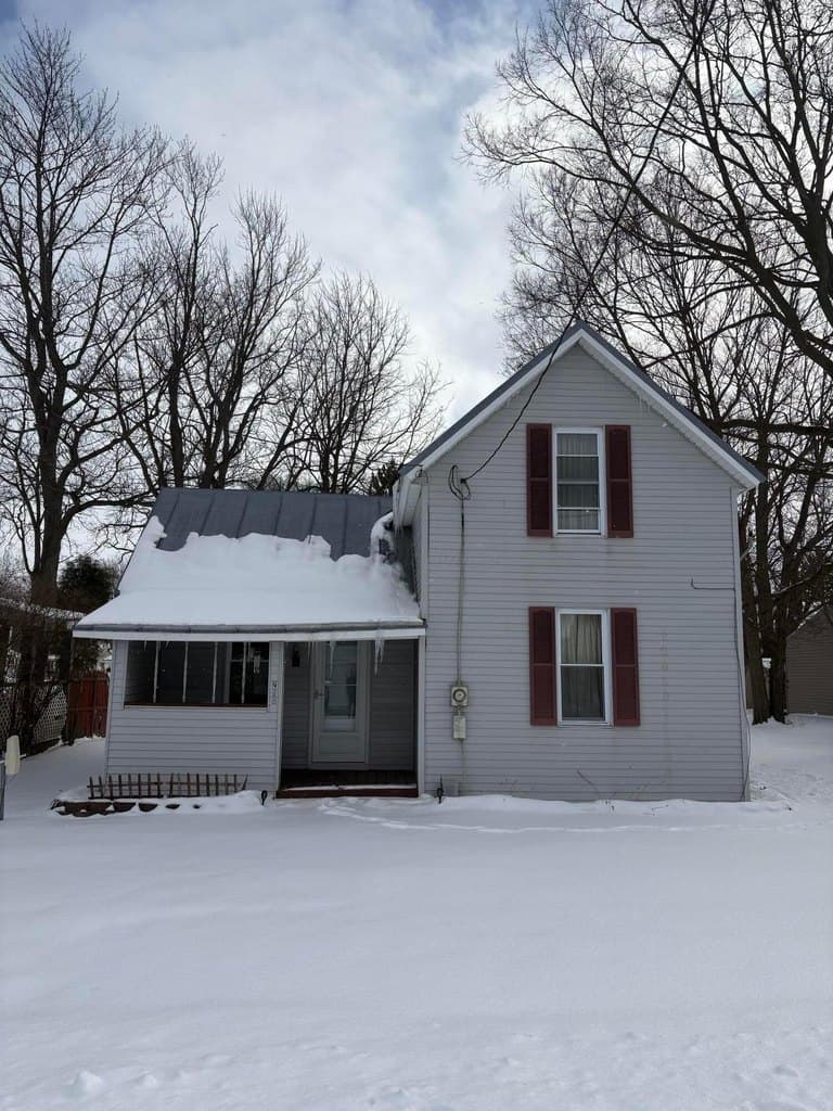 2 bedroom house for sale at 210 S Elm St Caledonia - $102,000