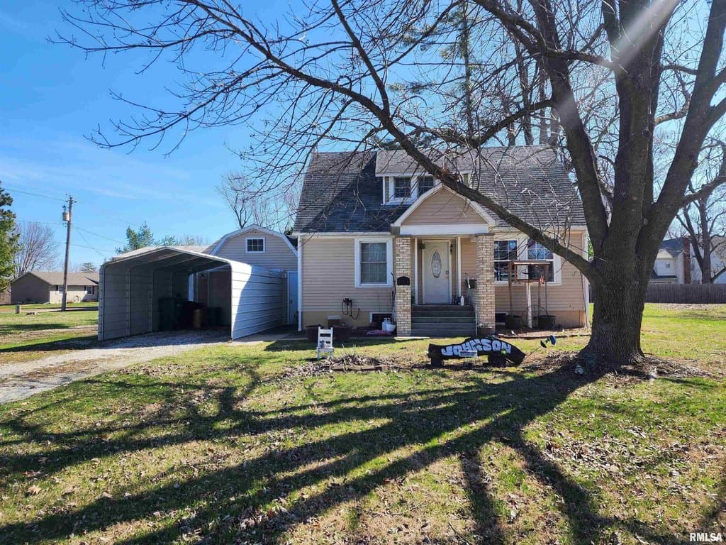 3 bedroom house for sale at 225 N Van Buren St Blandinsville - $92,500