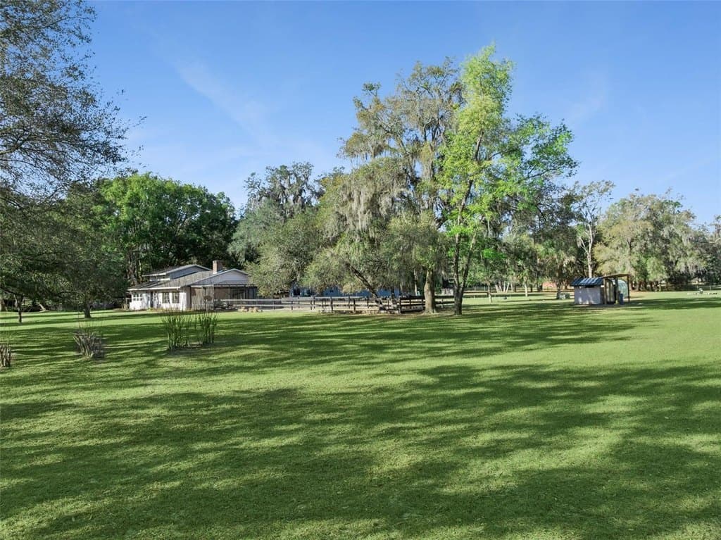 2 bedroom house for sale at 43411 State Road 19 Altoona - $599,000