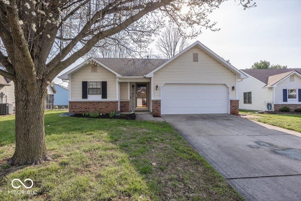 3 bedroom house for sale at 14741 Village Park East Dr Westfield 46033 - $300,000