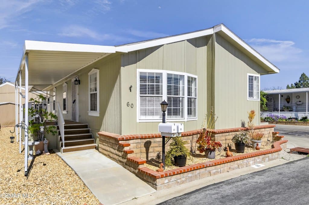 2 bedroom mobile home for sale at 195 Tierra Rejada Rd Unit 60 Simi Valley 93065 - $284,900