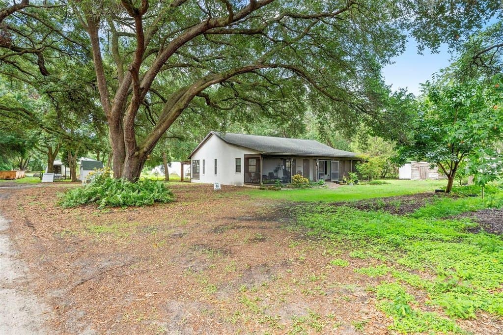 8 bedroom farm for sale at 2026 Lewis Rd Leesburg 34748 - $2,000,000
