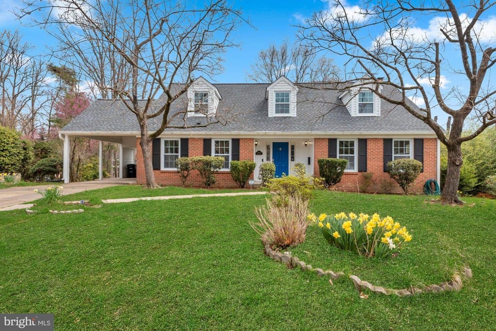 5 bedroom house for sale at 10115 Chickadee Ln Adelphi - $635,000