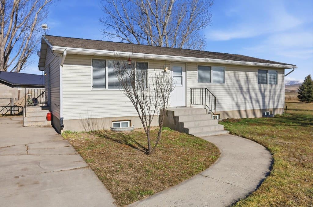 5 bedroom house for sale at 16580 N 5200 W Riverside - $414,900