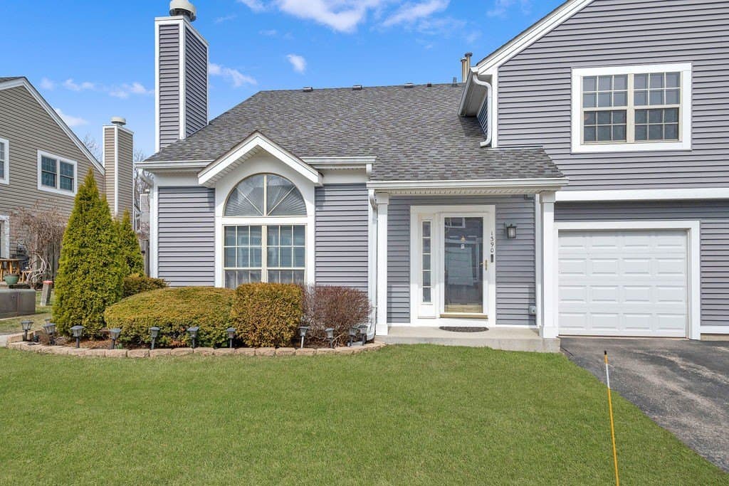 2 bedroom townhouse for sale at 1390 N Knollwood Dr Unit 1390 Palatine 60067 - $279,900