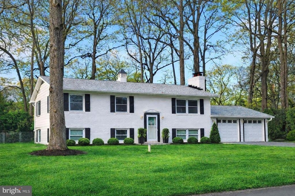 5 bedroom house for sale at 1106 Mainsail Dr Annapolis Neck - $895,000