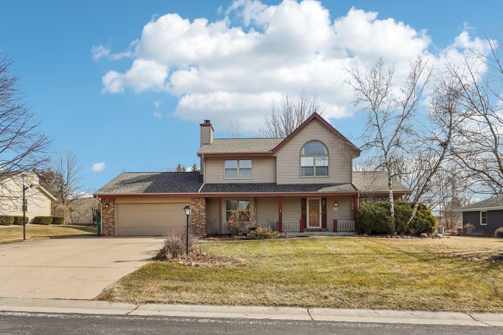 3 bedroom house for sale at W142N10472 Magnolia Dr Germantown 53022 - $442,900