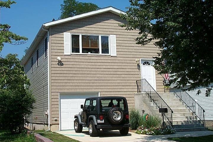 3 bedroom house for sale at 2116 Maple St Baldwin - $800,000