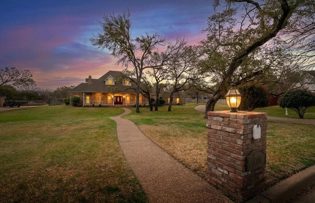 4 bedroom house for sale at 3111 Rockbridge Rd McGregor - $899,000